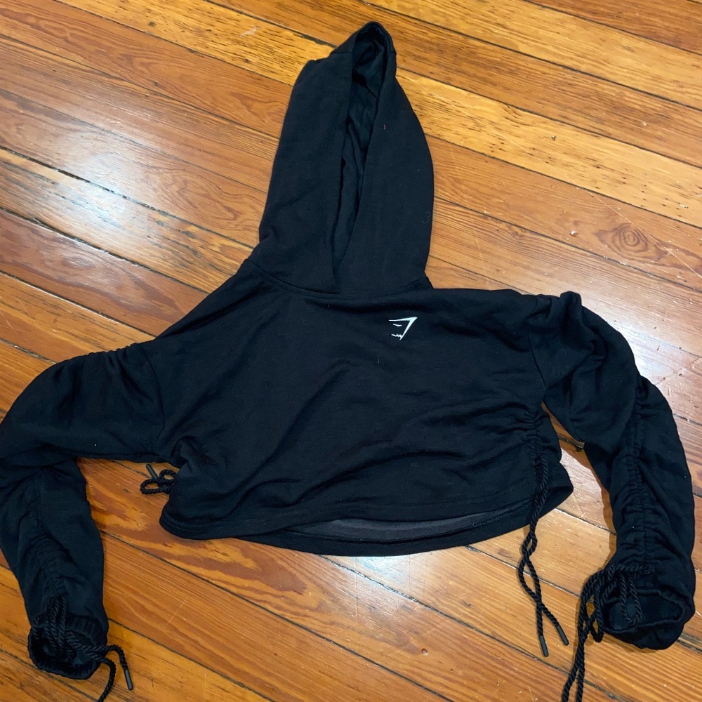 Gymshark black cropped sweatshirt